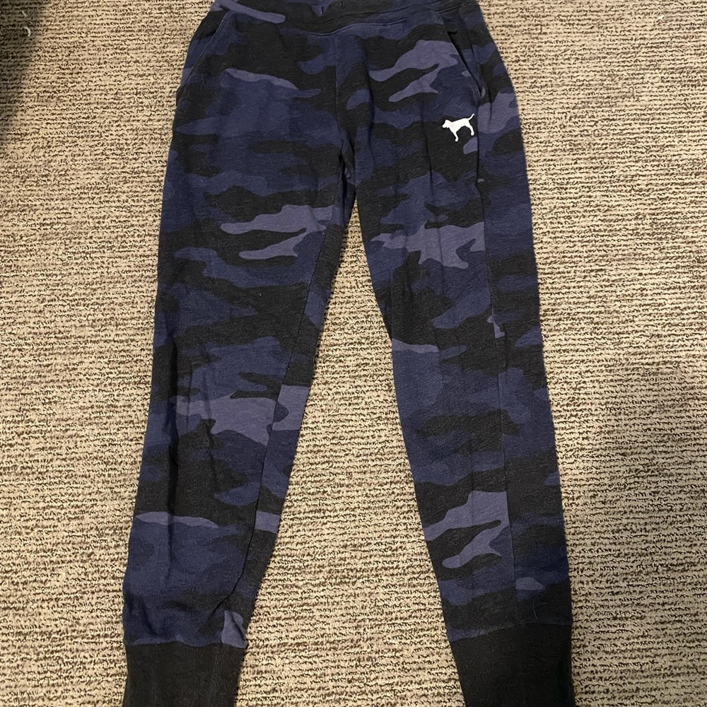 Blue cami leggings.
